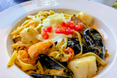 Fleet Landing Restaurant & Raw Bar signature dishes Low Country Seafood Pasta
Fried Flounder Sandwich
Fried Green Tomato Stack